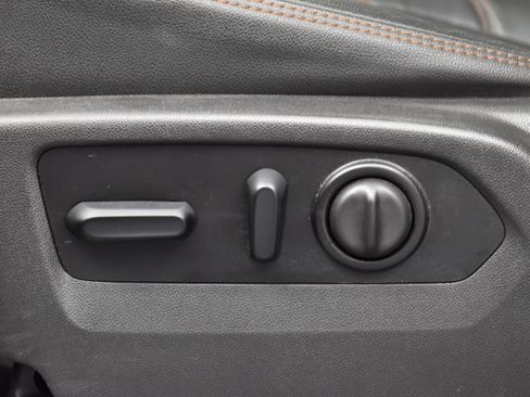 Used 2021 GMC Sierra 1500 AT4 w/ AT4 Preferred Package image 9