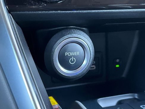 Certified 2024 Toyota Venza LE image 27