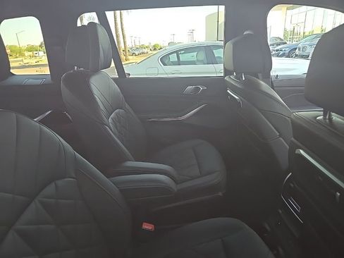 Used 2023 BMW X7 xDrive40i w/ M Sport Package AWD/4WD image 4