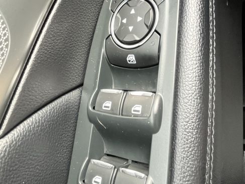 Used 2018 Ford Explorer XLT w/ Equipment Group 201A AWD/4WD image 27
