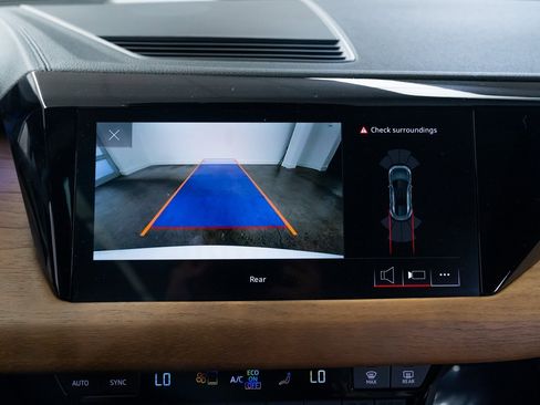 Used 2024 Audi e-tron GT Premium Plus image 13