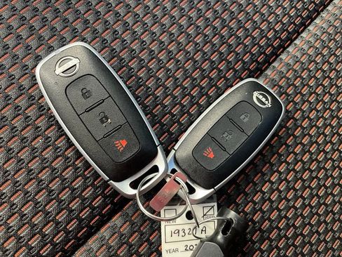 Used 2025 Nissan Kicks SR image 18