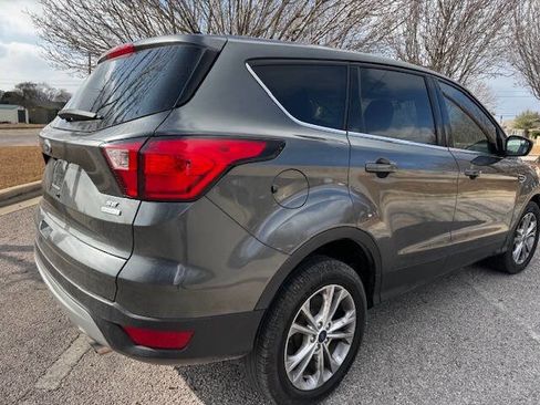Used 2019 Ford Escape SE FWD image 11