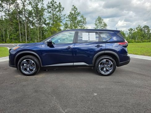 Used 2025 Nissan Rogue SV FWD image 2