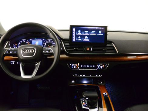 Certified 2023 Audi Q5 2.0T Premium w/ Convenience Package image 3