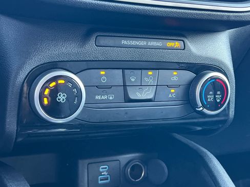 Used 2021 Ford Escape SE image 20