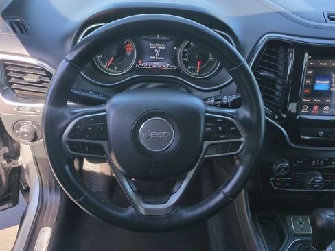 Used 2019 Jeep Cherokee Limited FWD image 11