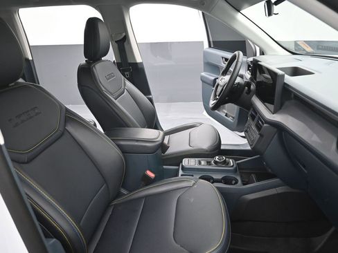 Used 2025 Ford Maverick Lobo image 27