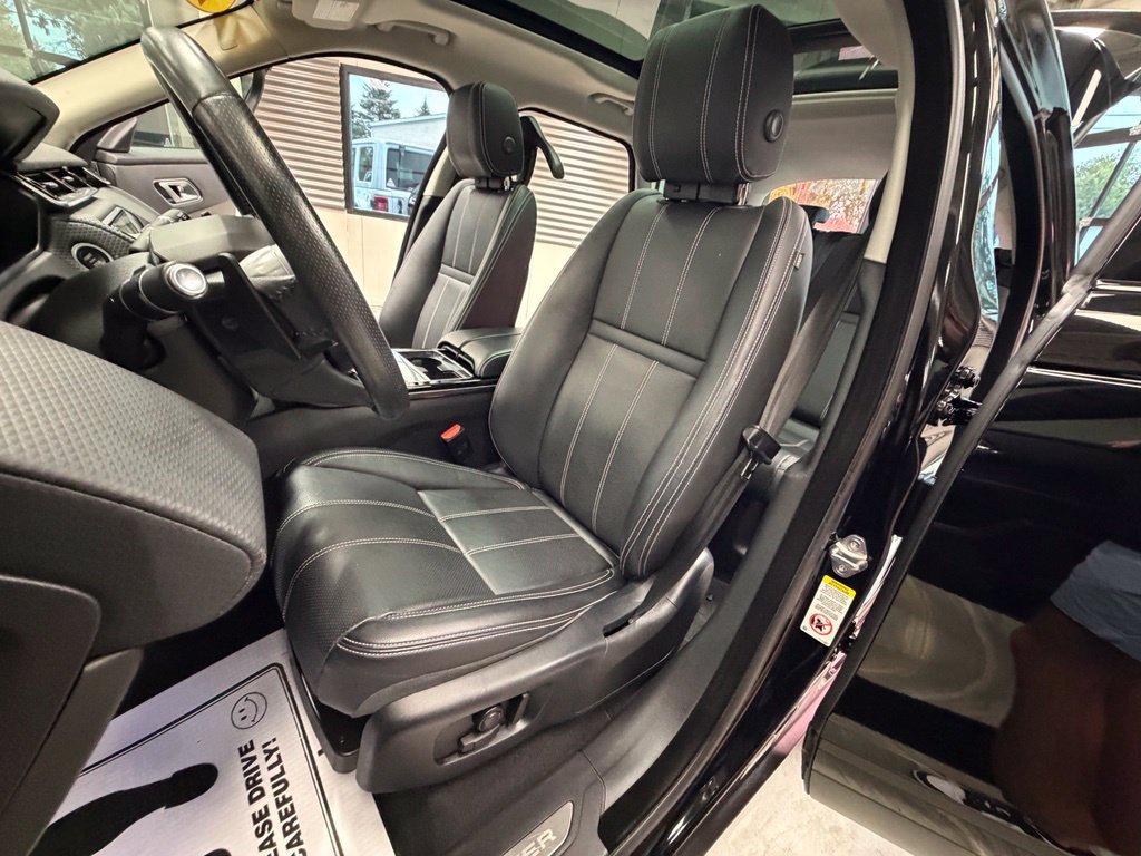 Used 2020 Land Rover Range Rover Velar S AWD/4WD image 7