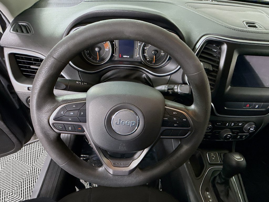 Used 2021 Jeep Cherokee Latitude FWD image 19