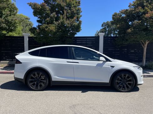 Used 2022 Tesla Model X AWD/4WD image 3