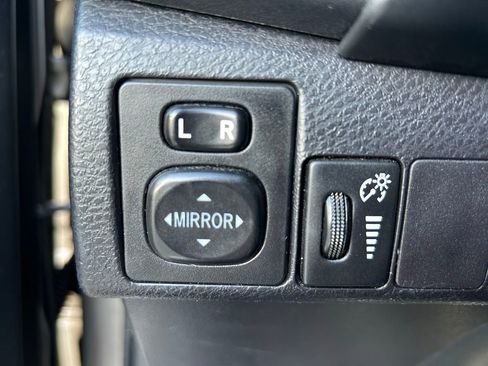 Used 2017 Toyota Corolla SE FWD image 18