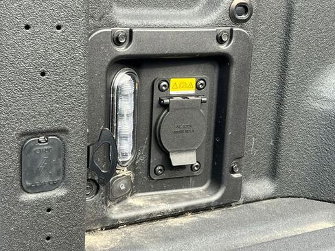 New 2025 Ford Maverick XLT w/ XLT Luxury Package image 10