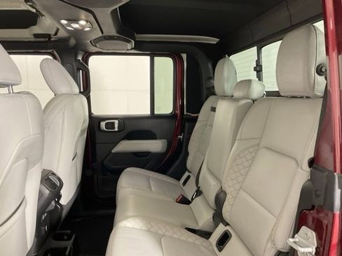 Used 2021 Jeep Gladiator Overland image 33
