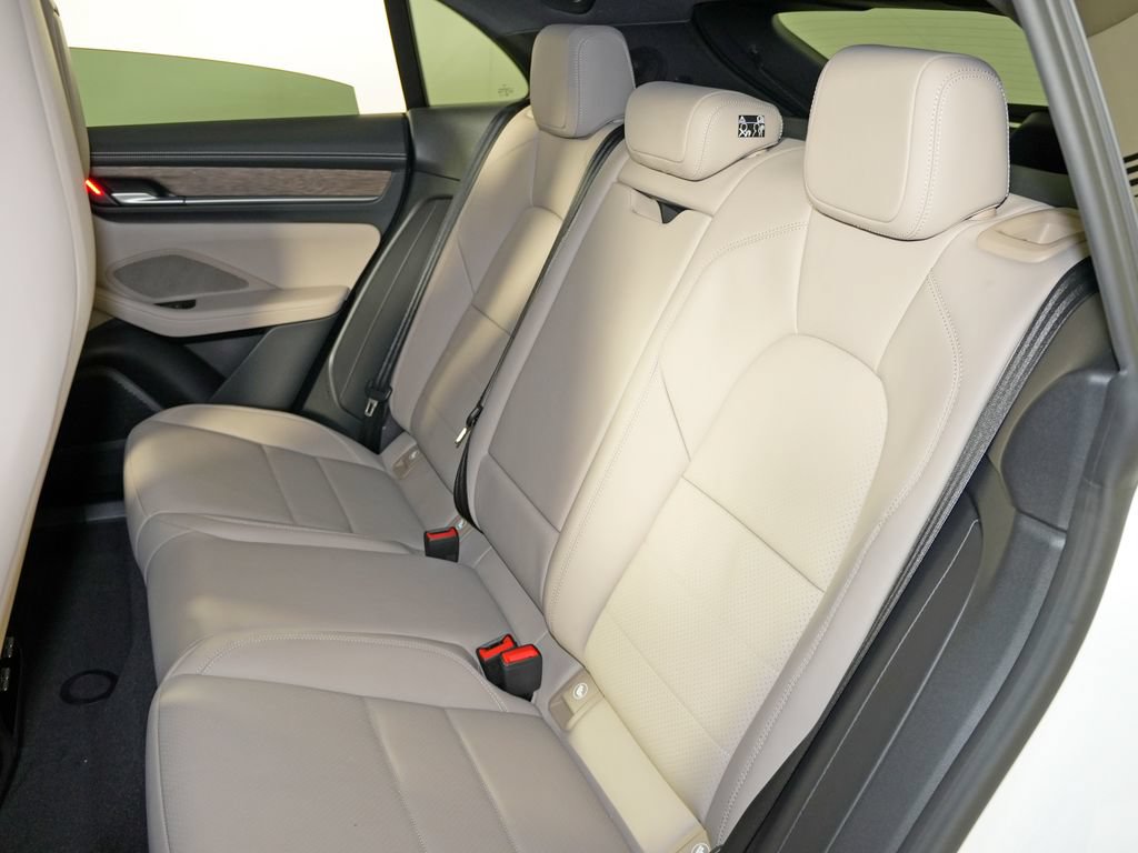 Certified 2026 Porsche Macan 4 Electric AWD/4WD image 34