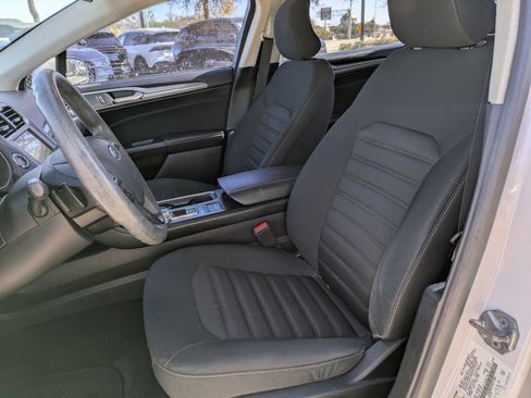 Used 2018 Ford Fusion SE w/ Fusion SE Technology Package image 13