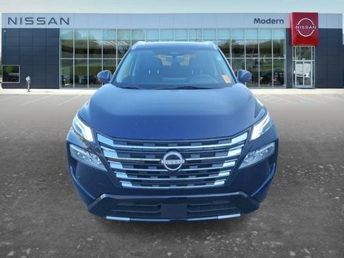 Certified 2024 Nissan Rogue Platinum w/ Platinum Premium Package FWD image 2