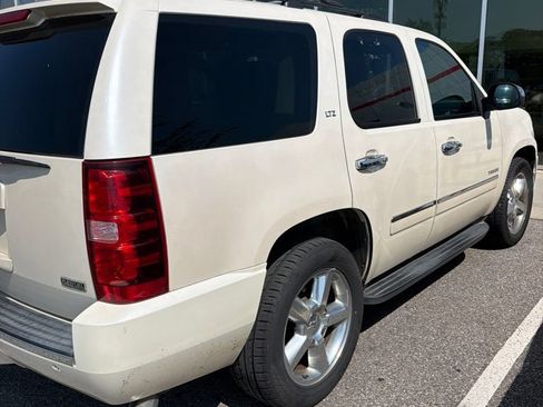 Used 2011 Chevrolet Tahoe LTZ RWD image 3