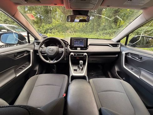 Used 2022 Toyota RAV4 LE AWD/4WD image 16