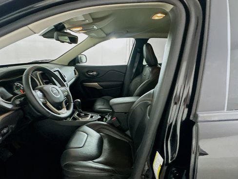 Used 2017 Jeep Cherokee Limited w/ Luxury Group FWD image 13