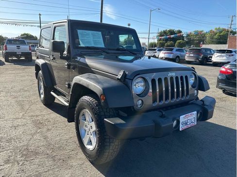 Used 2018 Jeep Wrangler Sport AWD/4WD image 4
