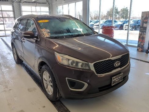 Used 2016 Kia Sorento LX image 5