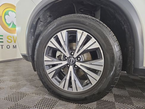 Used 2023 Nissan Rogue SV image 32