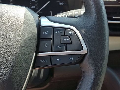 Used 2021 Toyota Sienna XLE FWD image 25