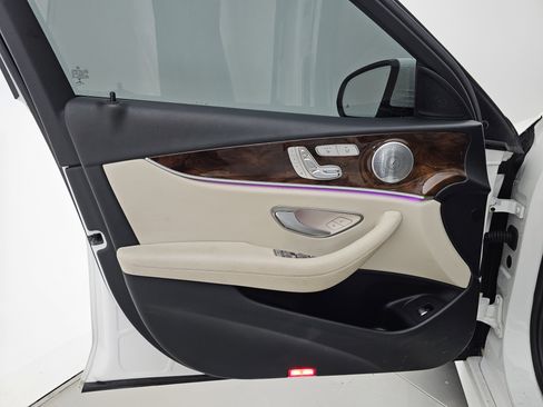 Certified 2017 Mercedes-Benz E 300 4MATIC image 10