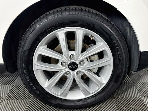 Used 2019 Kia Soul + FWD image 29
