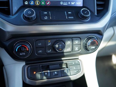 Used 2021 GMC Acadia Denali w/ Denali Technology Package image 21