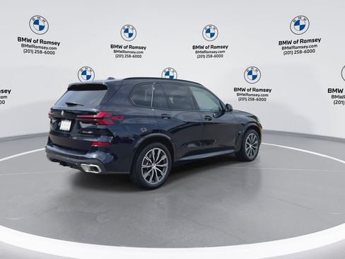 Used 2024 BMW X5 xDrive40i w/ M Sport Package AWD/4WD image 8