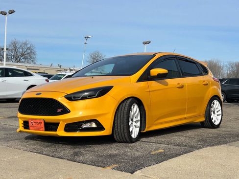 Used 2015 Ford Focus ST w/ Equipment Group 401A image 9