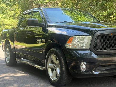 Used 2015 RAM 1500 Express RWD image 3