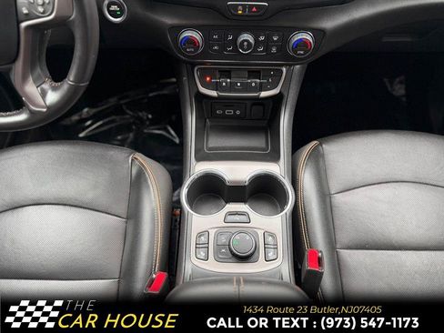 Used 2022 GMC Terrain AT4 w/ Tech Package AWD/4WD image 31
