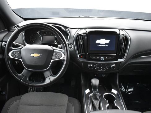 Used 2022 Chevrolet Traverse LT image 14