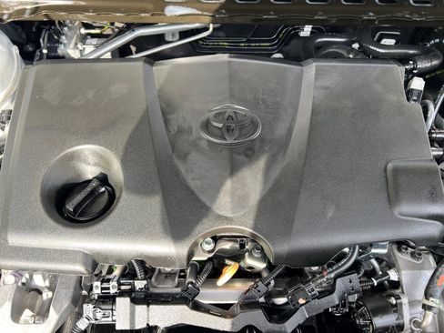 Used 2022 Toyota Camry XLE image 38