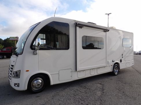 Used 2017 Ford E-450 and Econoline 450 Super Duty w/ A/C Prep Package RWD image 3