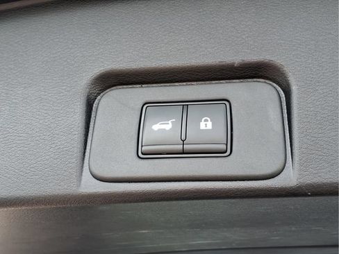 Used 2025 Nissan Rogue SV FWD image 21