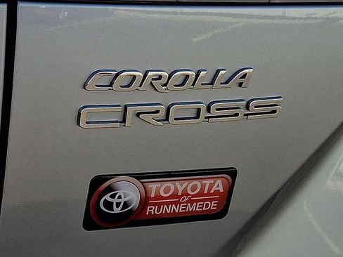 Certified 2024 Toyota Corolla Cross XLE FWD image 30