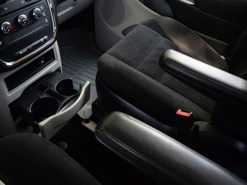 Used 2014 Dodge Grand Caravan American Value Package FWD image 13