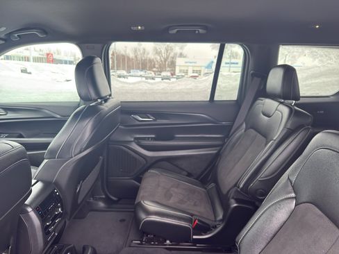 Used 2024 Jeep Grand Cherokee L Altitude image 31