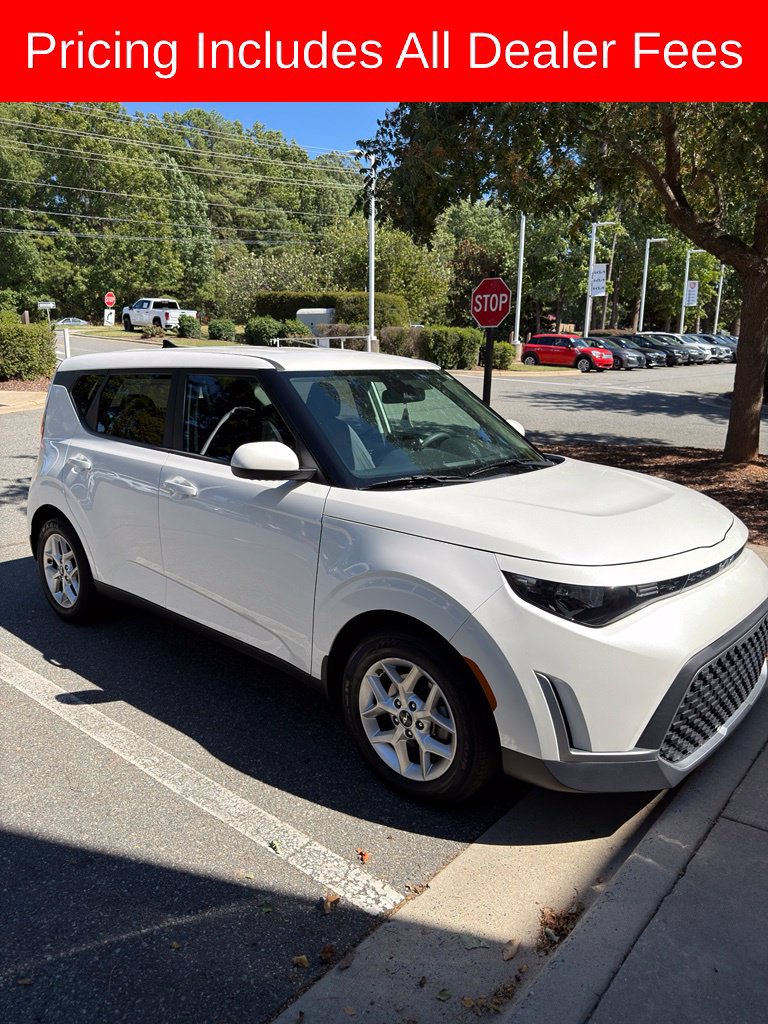 Used 2023 Kia Soul LX w/ LX Technology Package FWD image 1