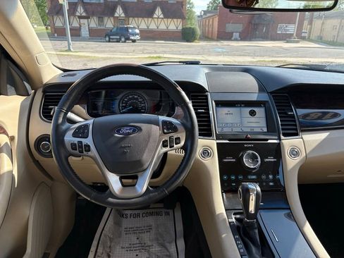 Used 2018 Ford Taurus Limited AWD/4WD image 25