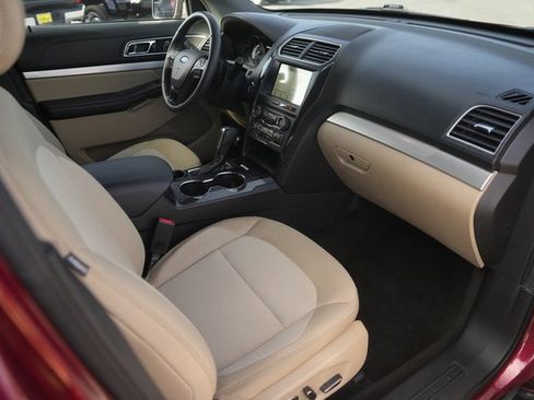 Used 2017 Ford Explorer XLT w/ Equipment Group 201A image 19