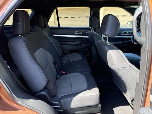 Used 2017 Ford Explorer XLT AWD/4WD image 17