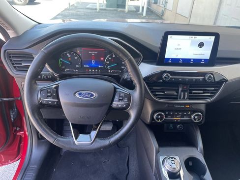Used 2021 Ford Escape SE w/ SE Sport Appearance Package FWD image 9