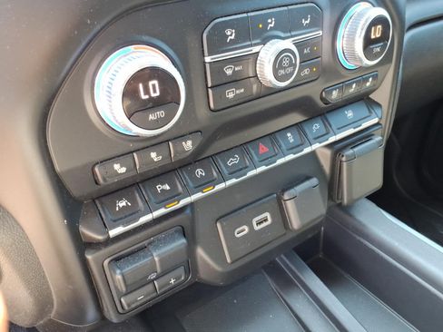 Used 2020 GMC Sierra 1500 SLT RWD image 23