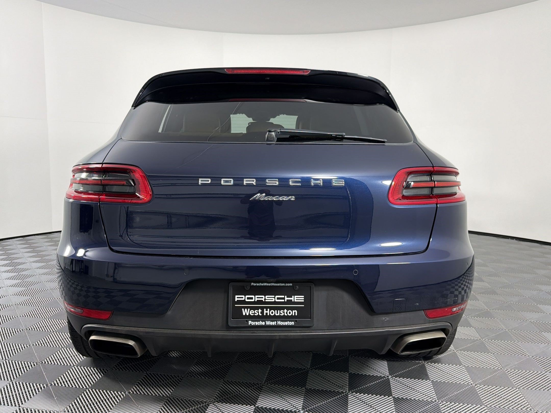 Used 2018 Porsche Macan AWD/4WD image 10