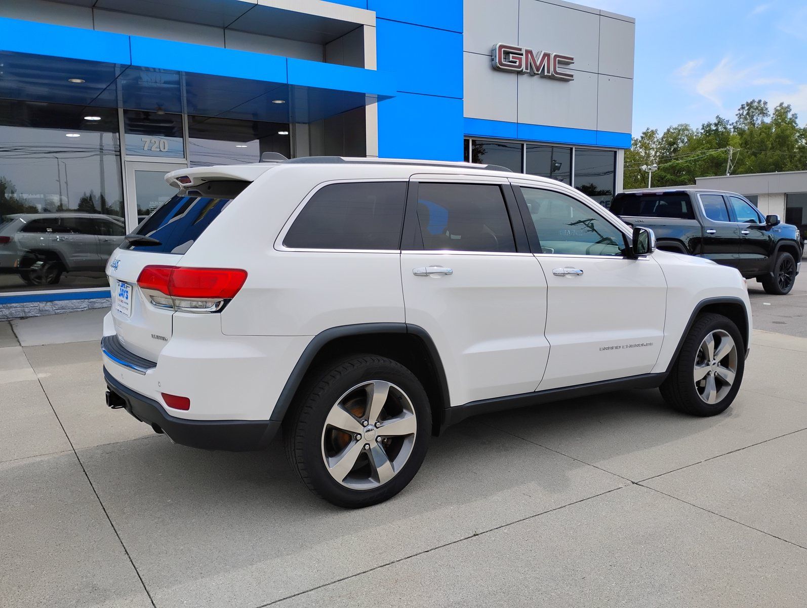 Used 2014 Jeep Grand Cherokee Limited w/ Luxury Group II AWD/4WD image 6